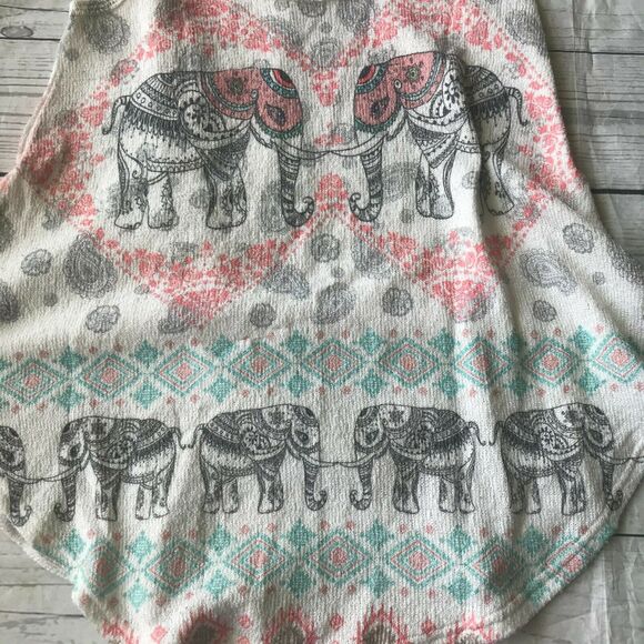 Gaze Womens Knit Top Tank Elephants Geometric Sleeveless Sz XS - Picture 2 of 6